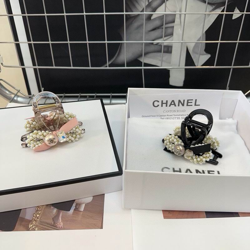 Chanel Hair grab clip hh40